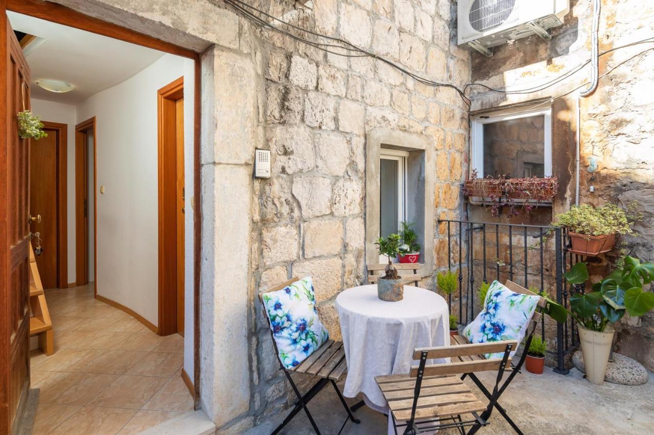 Central Alley Omiš Екстериор снимка