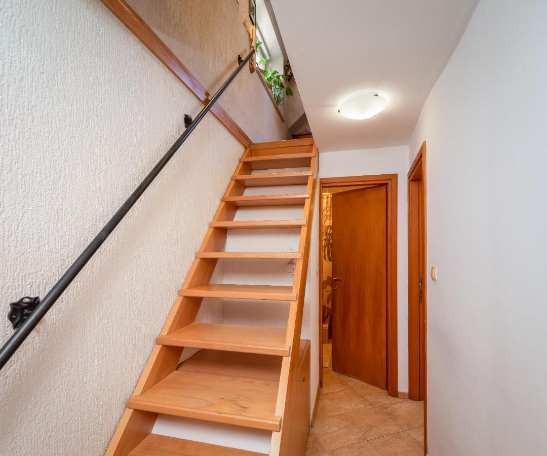 Central Alley Omiš Екстериор снимка
