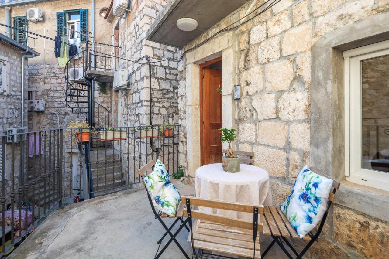 Central Alley Omiš Екстериор снимка