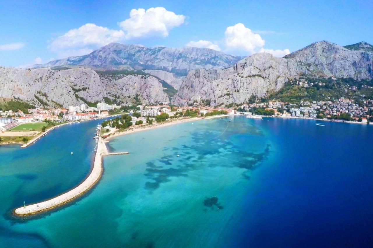 Central Alley Omiš Екстериор снимка