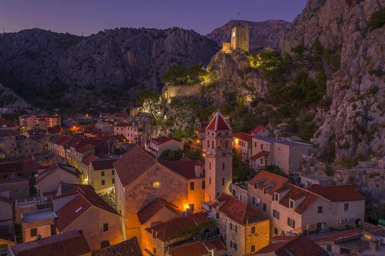 Central Alley Omiš Екстериор снимка